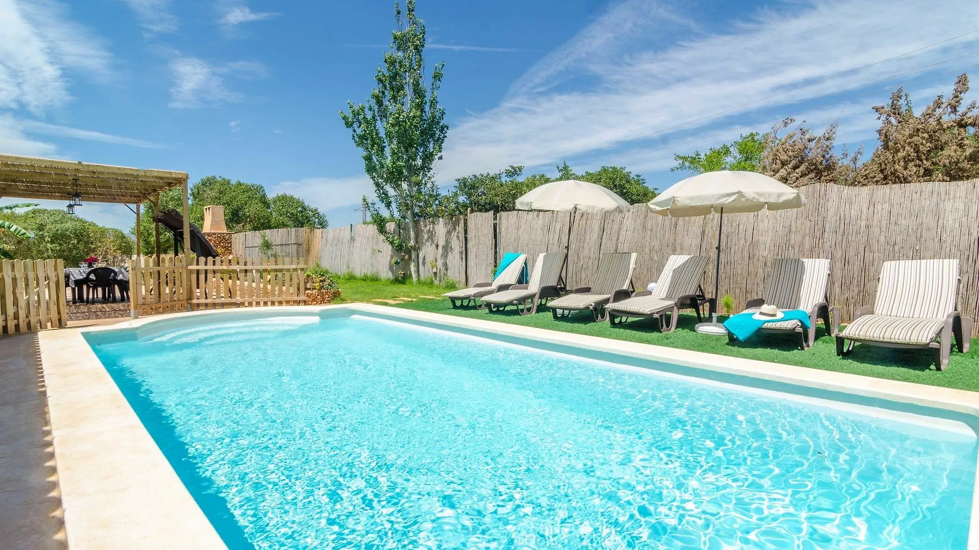 Es Cipresos Villa S'Illot   S'Illot (Mallorca)